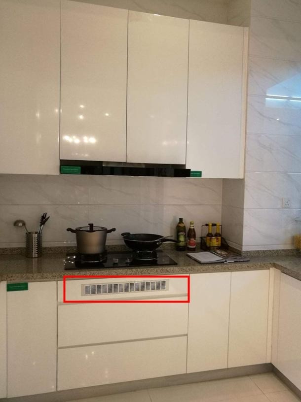 我只听过榻榻米需要预留透气孔,橱柜门上留孔还是头次听说!