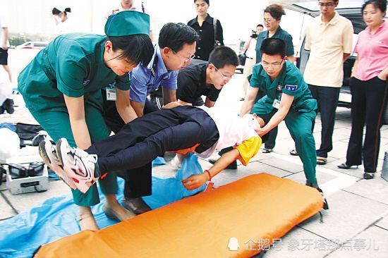 我是大学生,学医的,男孩做兼职救人一命,校方