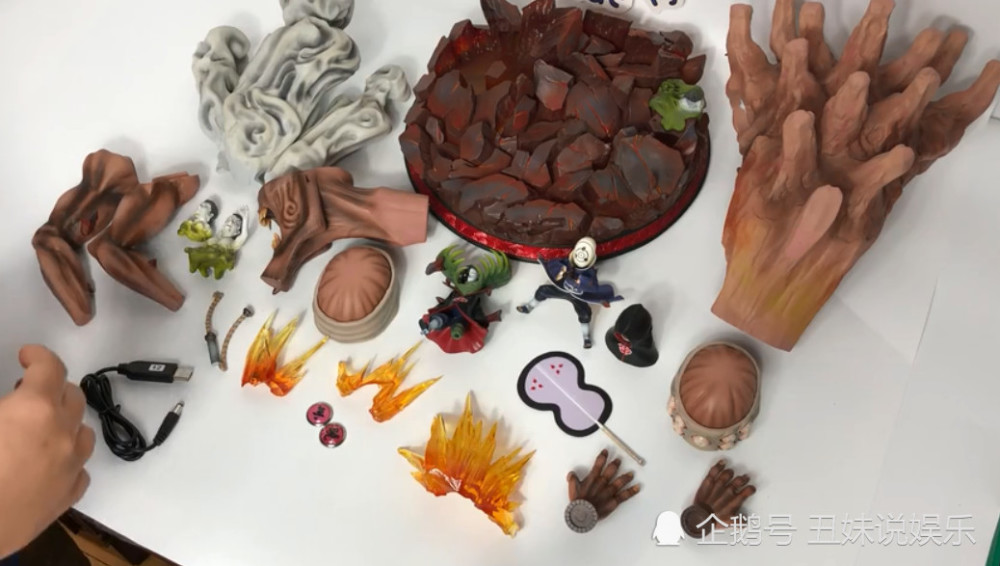 小哥展示带土和白绝手办,看到身后的外道魔像后,网友:心动了!