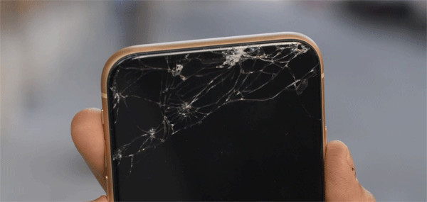 iphone xr的四次摔落实验:最后一次才摔碎屏幕