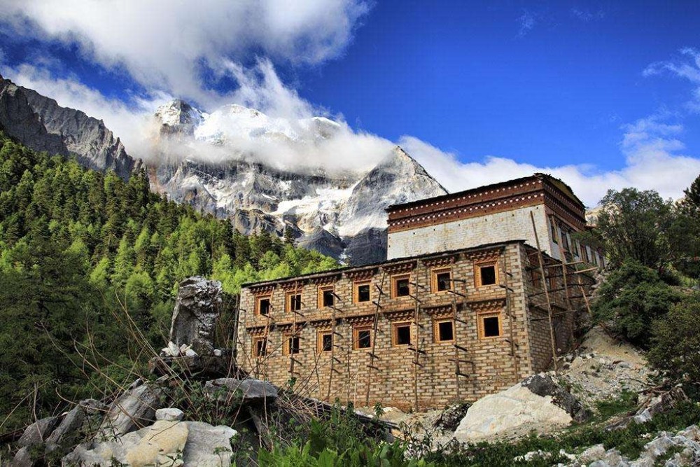 中国第二大藏族居住区,不归西藏管辖,反而归四川管辖