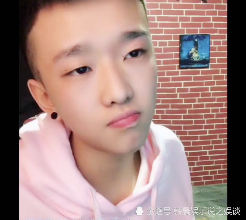 女偷偷恋爱遭封号,摇童犯错手机被砸,牌牌琦的