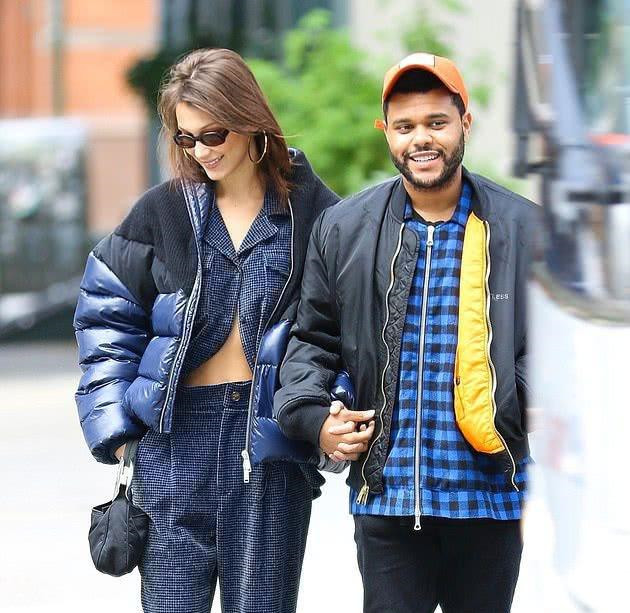 超模贝拉与男友盆栽哥甜蜜逛街,穿羽绒服却露出了肚皮