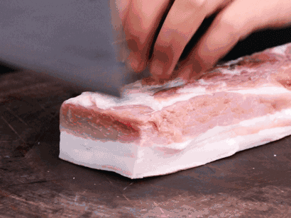 菜刀|菜刀上打孔，可不只是为了让你把它挂起来……