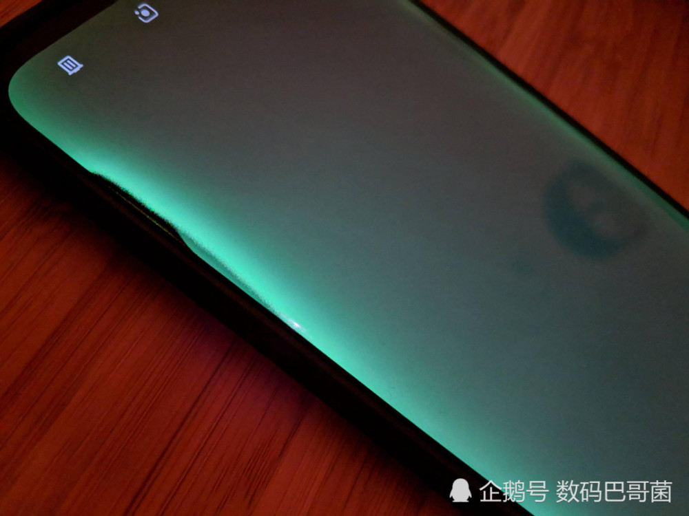 华为Mate20 Pro销量被苹果XR反超:绿屏门、无