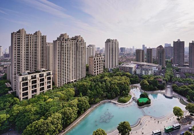 上海一富人小区,宾利等豪车堆满一车库,姚明座