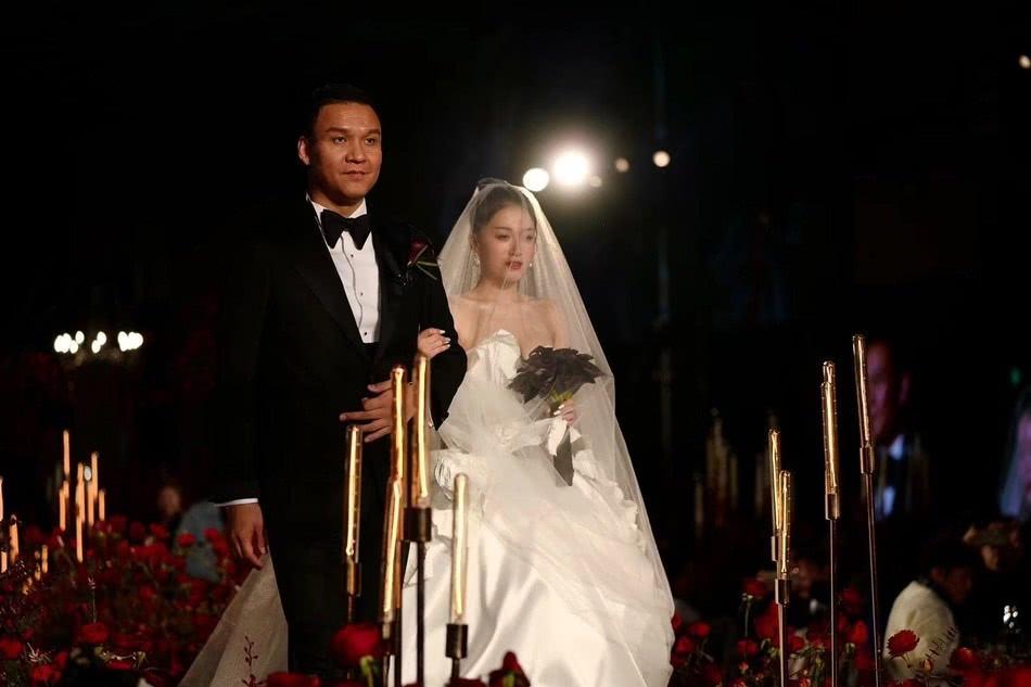新说唱导演车澈与李嘉格婚礼曝光一家三口超甜蜜
