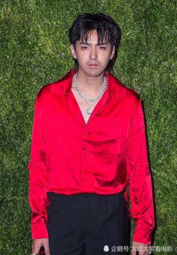 这是疑似回应中国和欧美音乐圈近日发生的风波嘛~吴亦凡粉丝疑似刷榜