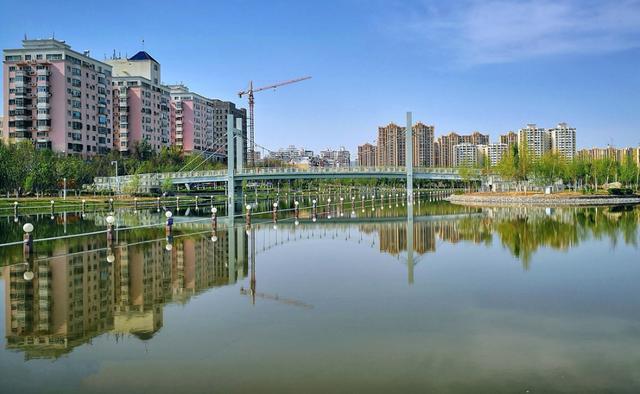 克拉玛依的GDp_汇思想 专家建言克拉玛依建设 上海开启智力援克新模式(2)
