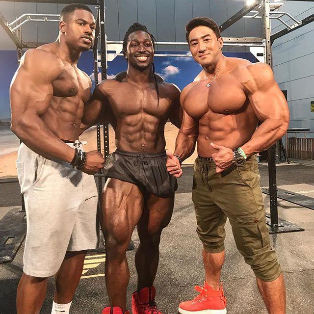 肌肉男黄哲勋备战新赛季,自然健身10余年,块头比两年前更强壮