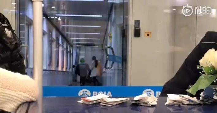 迪丽热成创造101第二季发起人,碎花衬衫美翻众