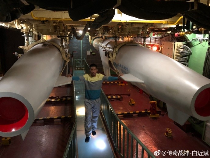 白近斌登上中国航母汲取力量:让ko付高峰的亚历山大成压力山大