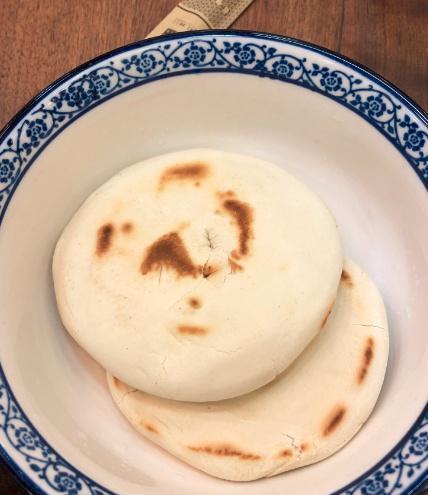 他们家的馍烤的特别好,这一点真的有别于其他店,刚出锅热腾腾的坨坨馍