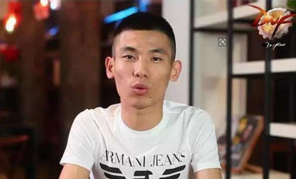 韩茜茜深夜一刀满级点燃战火,旭旭宝宝豪掷千万巨款拿下一哥王座