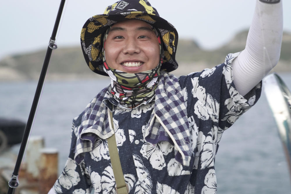 揭秘网红"野食小哥":每天爬树捉蝉打兔子,为做一顿饭跋山涉水