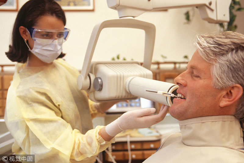 嘴里烂牙根黑黑的,要修补还是直接拔掉?分这