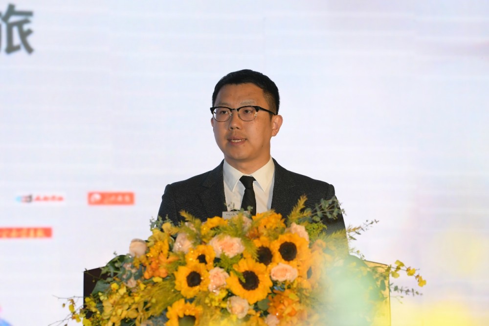 中共腾冲市委常委,宣传部部长兰彬致辞别具匠心的发布会现场15日晚