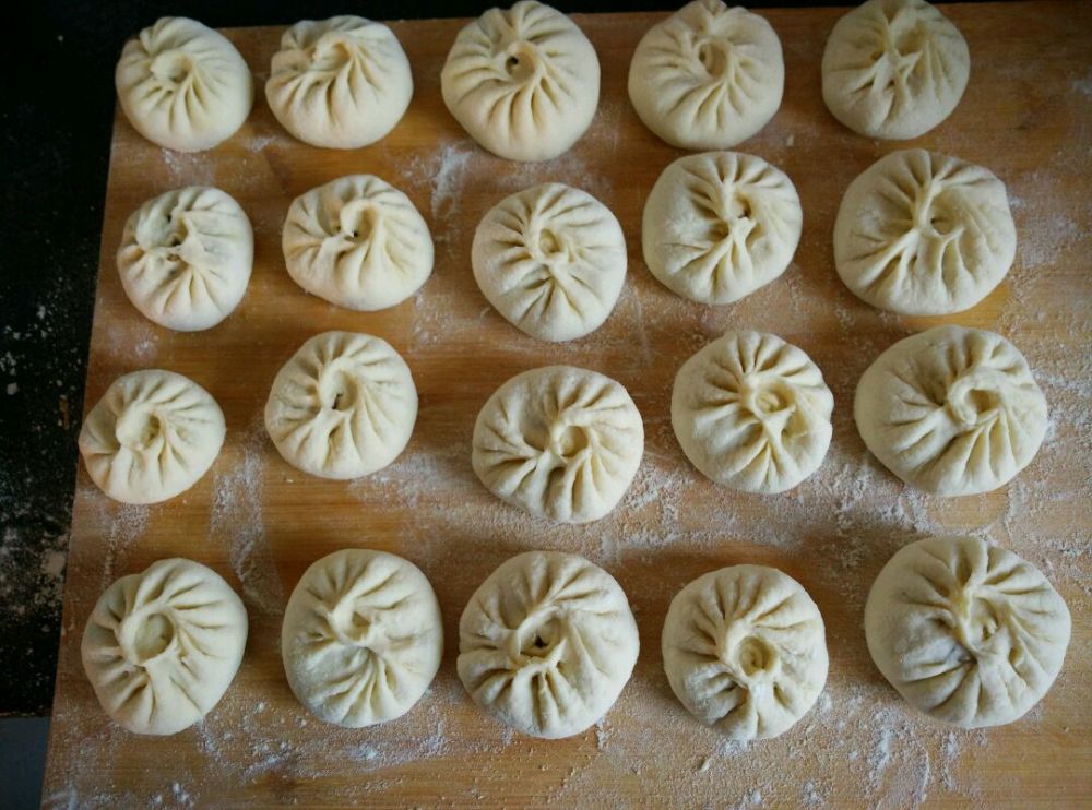 无论蒸馒头还是包子,发面只加酵母是大忌,多加3样,分分钟溢盆