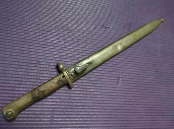 "先辈的旗帜"亮相中国刀剪剑博物馆