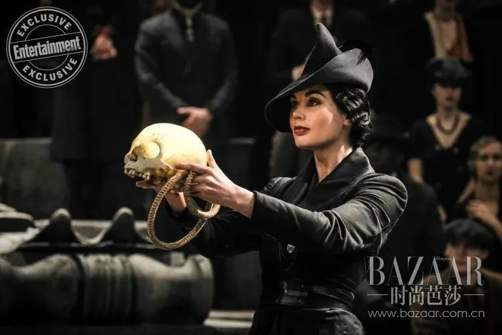 神奇动物在哪里我满眼都是女主角的皮衣和缎面裙