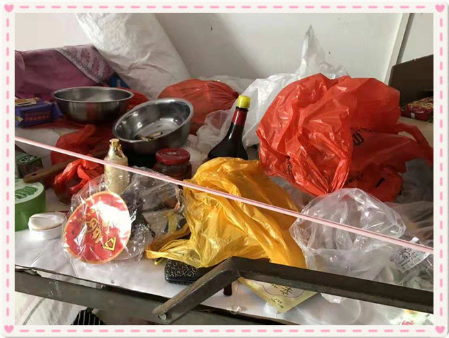 辅导员查房,看到女生宿舍这么一幕,查完后:再也