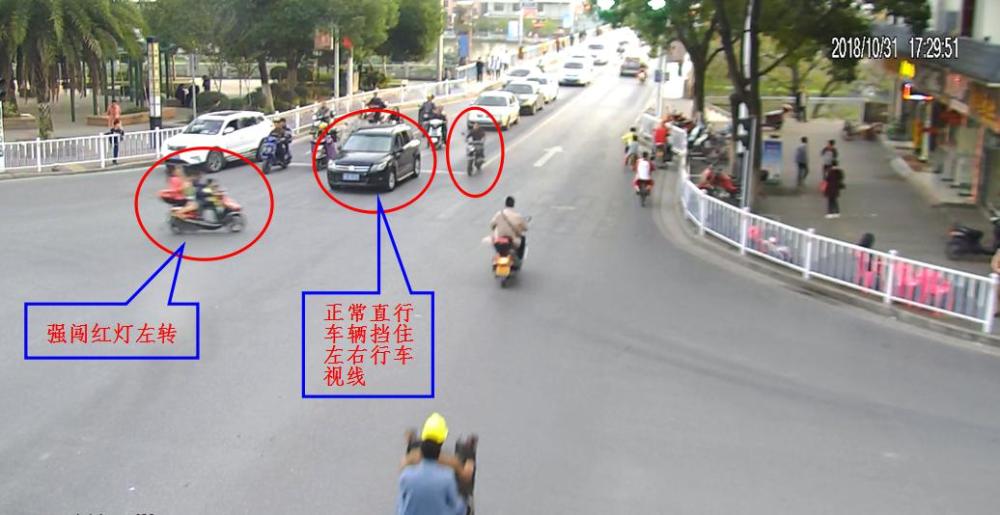 永兴男子骑摩托载4人闯红灯致连环撞车