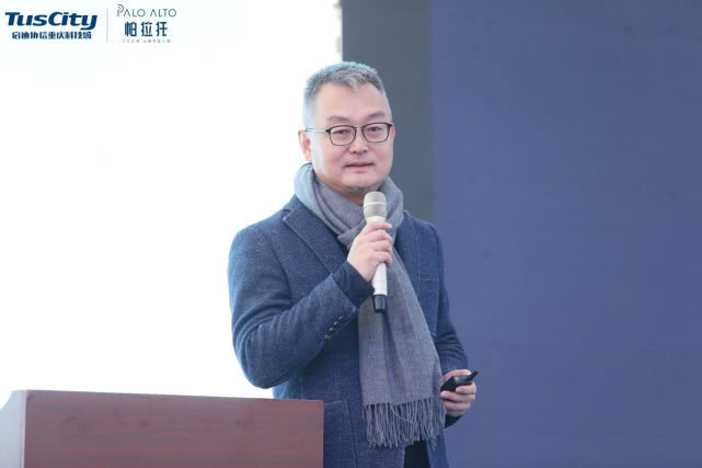 (重庆大学艺术学院设计系教授 华筑设计重庆公司总经理 李向北)在园林