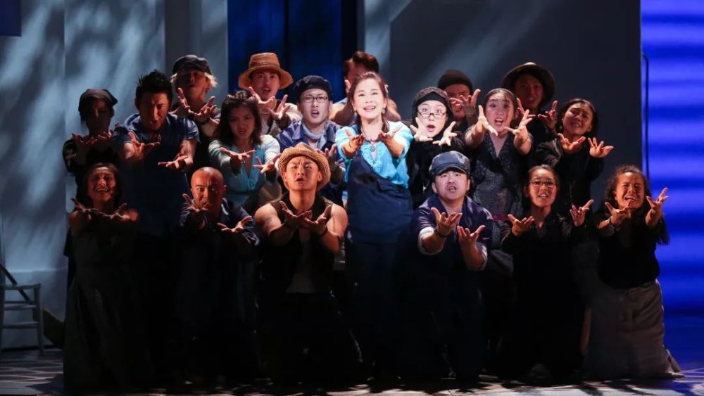 活力闪耀剧场 真情温暖冬夜——音乐剧《妈妈咪呀!