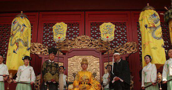 等到后来,野史记载张居正和当时的李