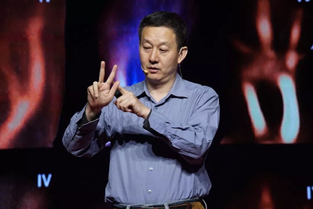 巨大的恐龙怎么样变成了鸟类?巨大的猿猴进化成了人类?