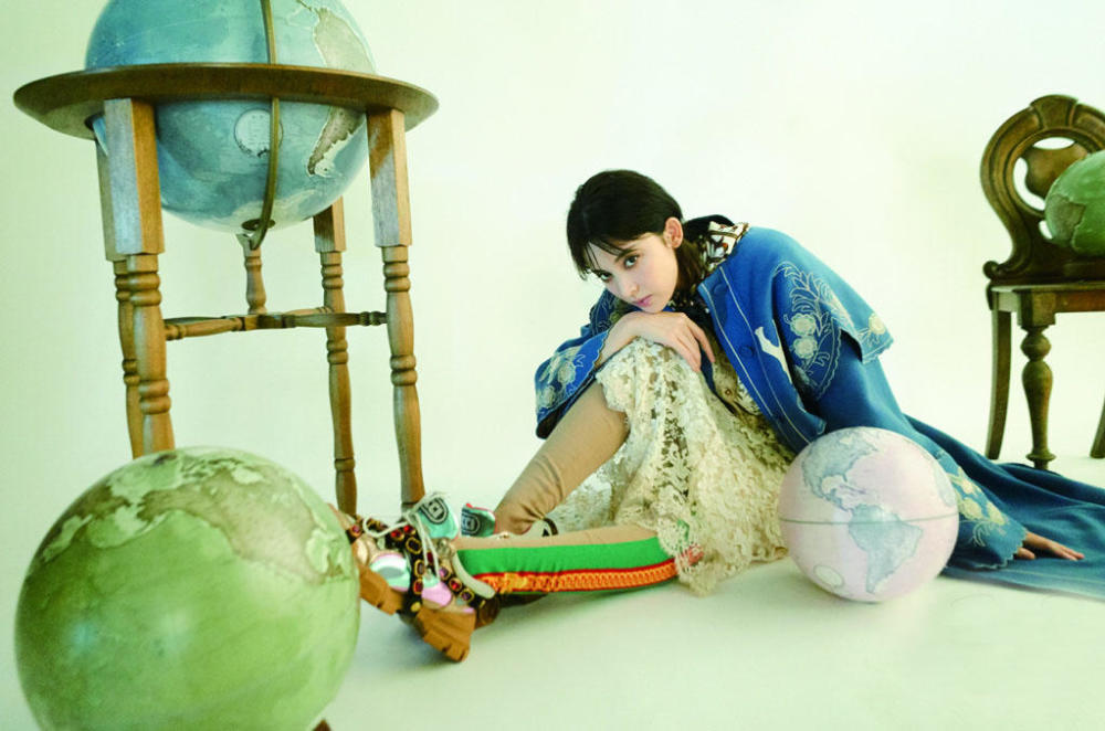 古力娜扎真的是女神,连打哈欠揉眼睛都这么美,网友:蝴蝶结亮了