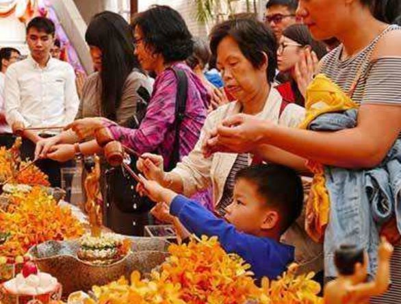 为让佛诞日成为香港法定节日,觉光长老奔走了