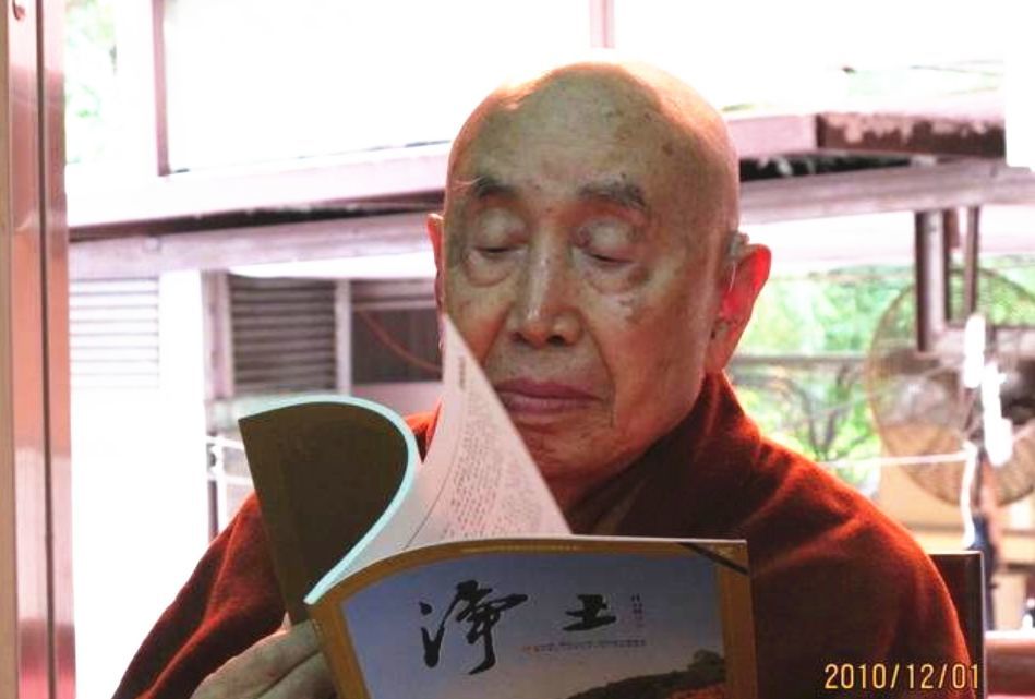 为让佛诞日成为香港法定节日,觉光长老奔走了