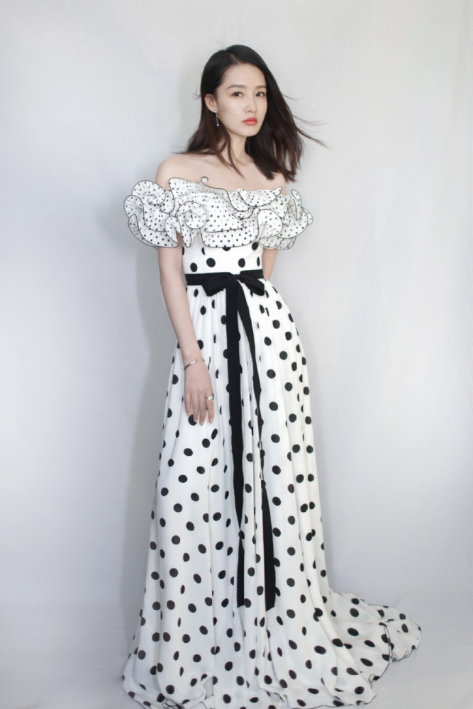 李沁只不过是换了款波波头发型,气质都不一样