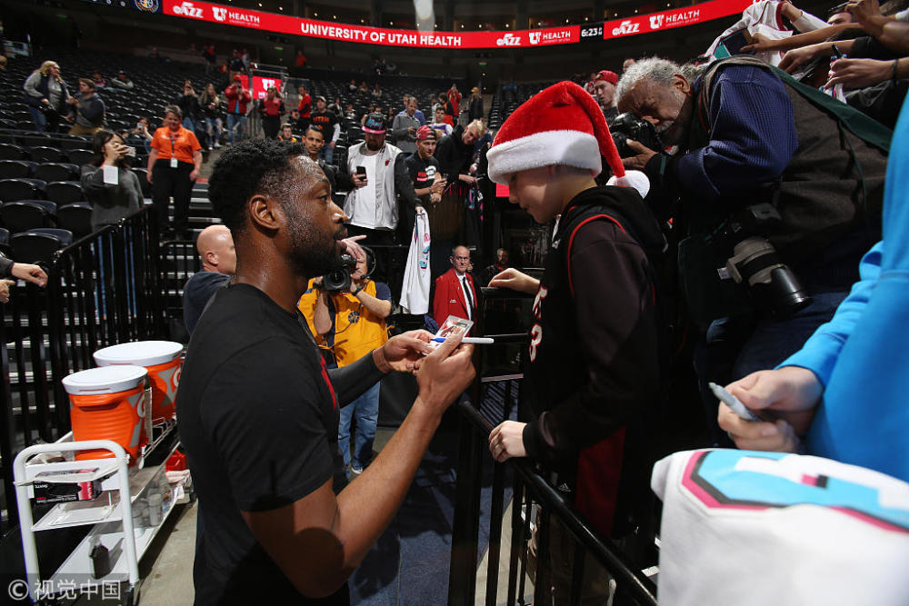 韦德盐湖城最后一舞:送完球衣送球鞋 亲自辅导