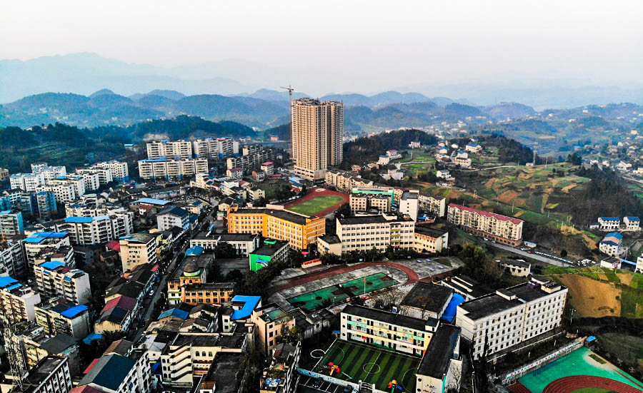 重庆乡镇人口_...耕地面积81.4万亩.辖28个乡镇、332个村、31个居委会,总人口10