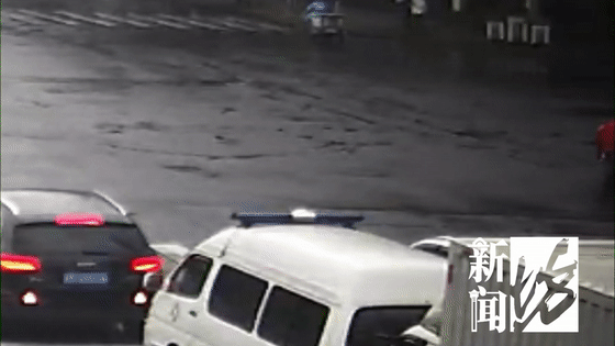 上周六,小坊曾报道了 3万现金狂撒申城街头@心大的车主 求求你快现身