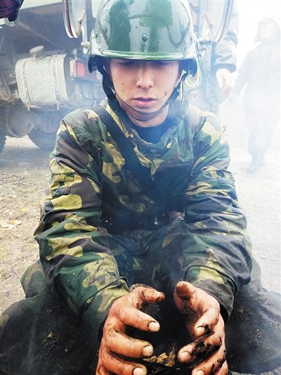 重庆籍排雷战士寻姐 "等我脱下军装,天南海北去找你"