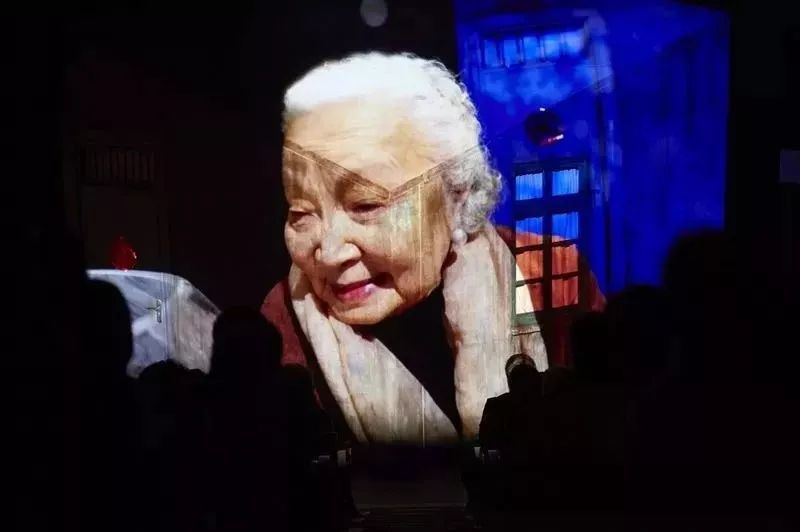 沙漠,本名张坤权,生于民国,中国资深话剧演员.