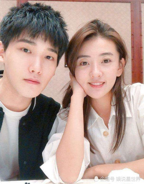 粉丝找邢昭林要梁洁的微信,他拿出二维码,扫出