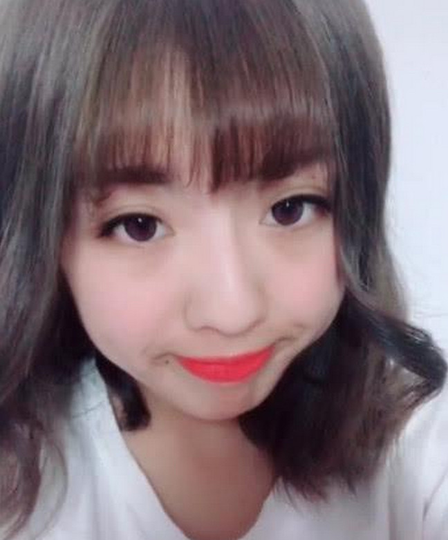 抖音小姐姐晒自拍走红,笑起来却惊呆众人,网友:牙齿开特效了?