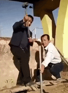 哥哥,你是来搞笑的吗 搞笑段子 1:一大早在群里聊天,一哥们说:"出门