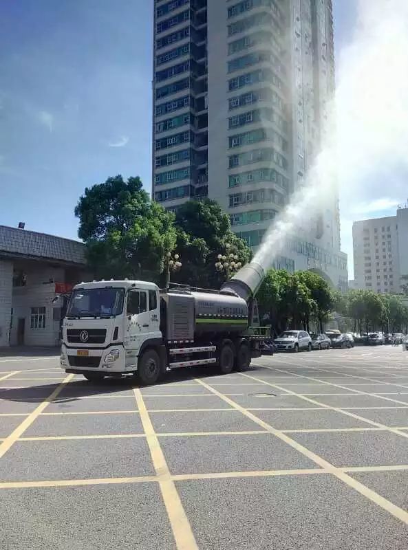 夏日炎炎,汕头城管这些"专治高烧"车解暑降温除尘来了!