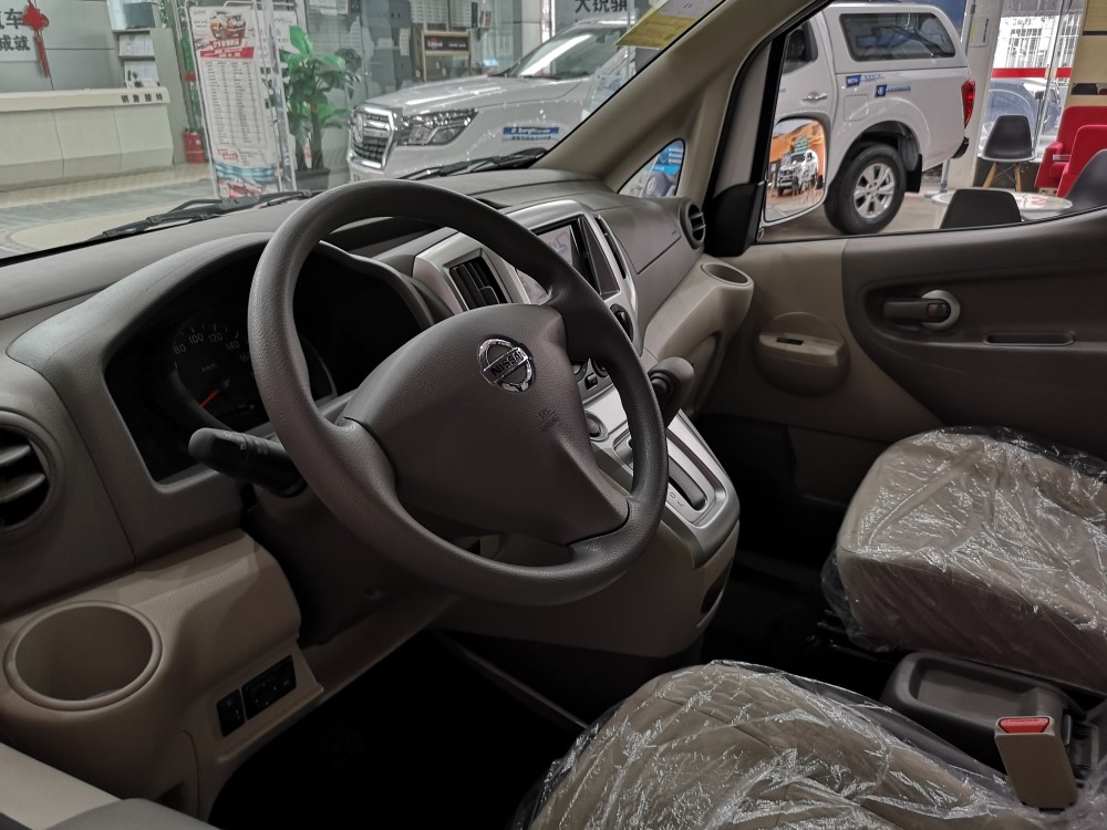 实用改装兼得 到店看2018款nv200日产面包神车