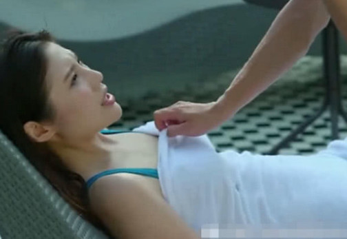 张一山"强干"徐冬冬,扯掉浴巾的那一刻,网友:不愧是"乳神"