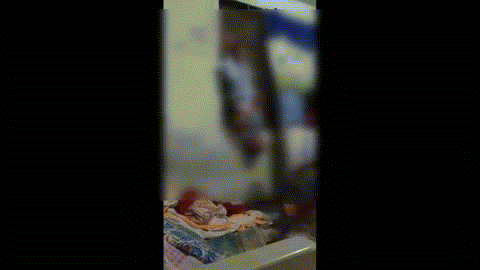 菲律宾男子殴打儿子