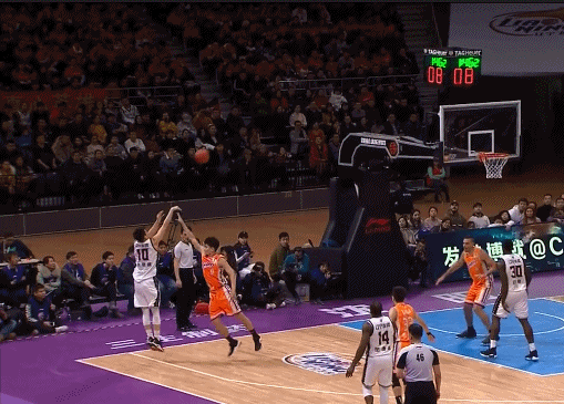 辽篮外线大将投篮遭垫脚防守球员该被从重处罚吗