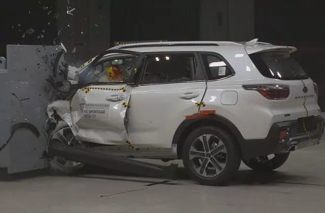 中保研2018年第二批测评车型碰撞图,侧碰让人担忧