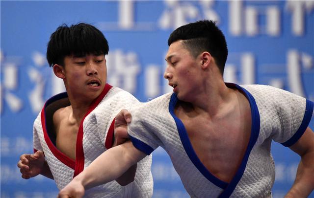 当日,2018"王恩信杯"京津冀中国式摔跤邀请赛在天津市北辰区开赛.