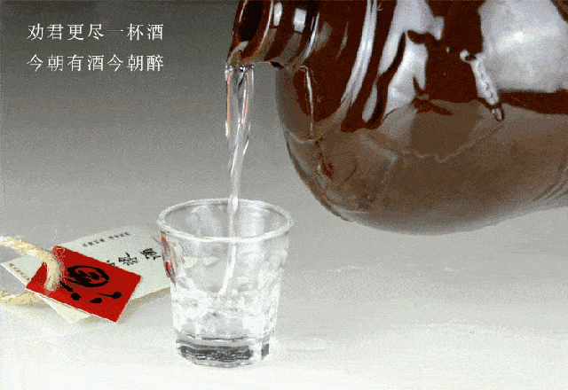 中国最烈的4种白酒,56度二锅头倒数,第一种喝一口就"醉倒"
